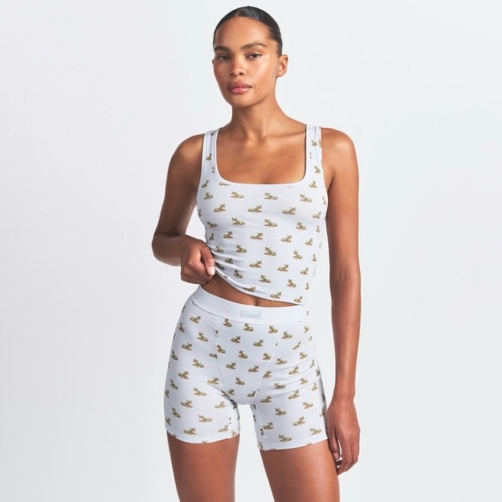 Skims Baby Deer Pajamas Boyfriend shorts and Tank New Without Tags size L